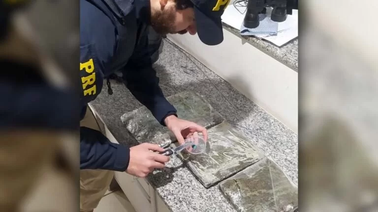 Nigeriano é preso com 2,5 Kg de pasta base em ônibus de viagem na BR-262