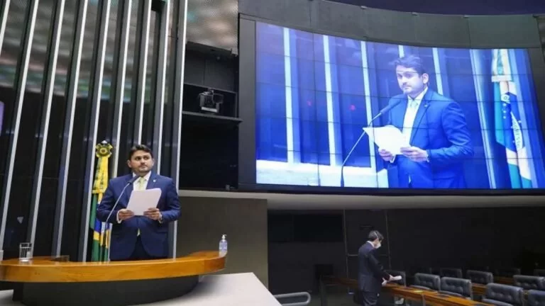 Deputados aprovam aumento de R$ 4 bilhões em repasse para custeio de campanhas