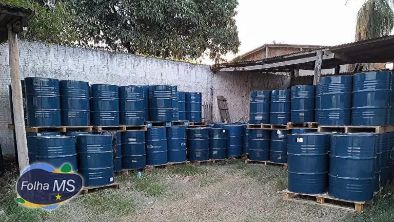 PF apreende 21 mil litros de produto usado no refino de cocaína em Corumbá