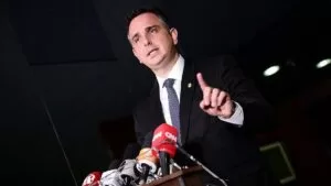 Leia mais sobre o artigo Eleições de 2022 são inegociáveis, diz Pacheco; senadores reagem a Braga Netto