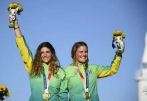 Leia mais sobre o artigo Vela: Martine e Kahena conquistam ouro em Tóquio e são bicampeãs olímpicas