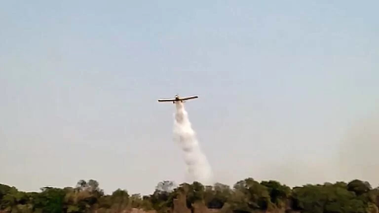 Aeronaves auxiliam no combate a incêndio próximo ao Porto Geral de Corumbá | Vídeo