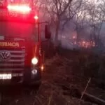 Bombeiros combatem incêndios na área urbana e rural de Corumbá