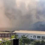 Bombeiros mobiliza equipes para combater incêndio em frente ao Porto de Corumbá