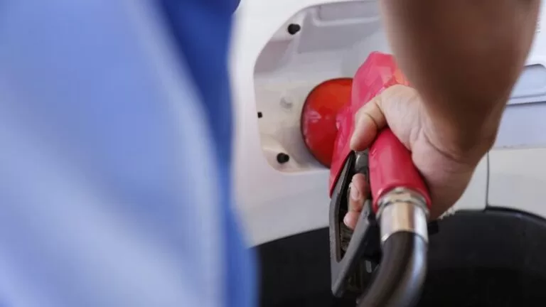 Petrobras reduz preço da gasolina