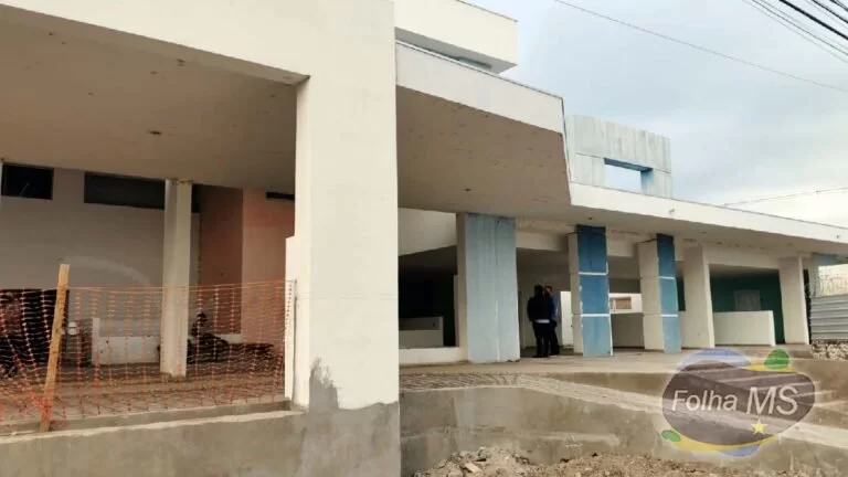 Governador vistoria obras do pronto-socorro e entrega cartões do “Mais Social” em Corumbá