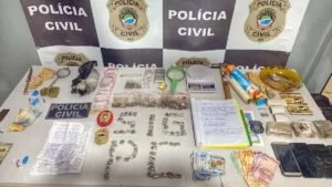 Leia mais sobre o artigo Polícia Civil de Ladário fecha bocas de fumo e prende 4 pessoas por tráfico de drogas