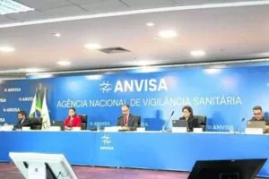 Leia mais sobre o artigo Covid-19: Anvisa proíbe uso de droga elogiada por Bolsonaro