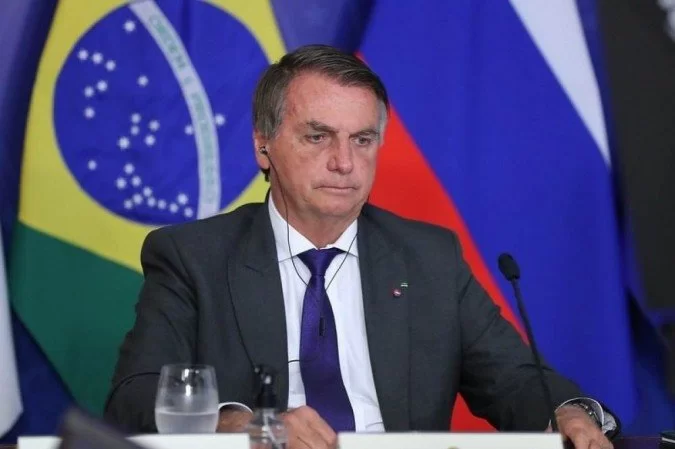 Você está visualizando atualmente Após encontro com Temer, Bolsonaro volta atrás em ameaças contra o STF