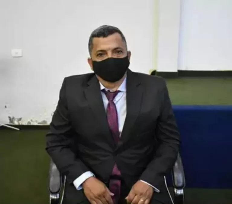 Vereador é cassado por compra de votos com 40 litros de gasolina