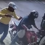 Ladrões são presos após roubo de motocicleta no centro de Ladário | vídeo