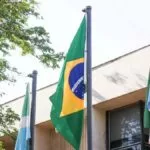 Bandeira do Império tem vida curta e pavilhão do Brasil volta a tremular no TJ