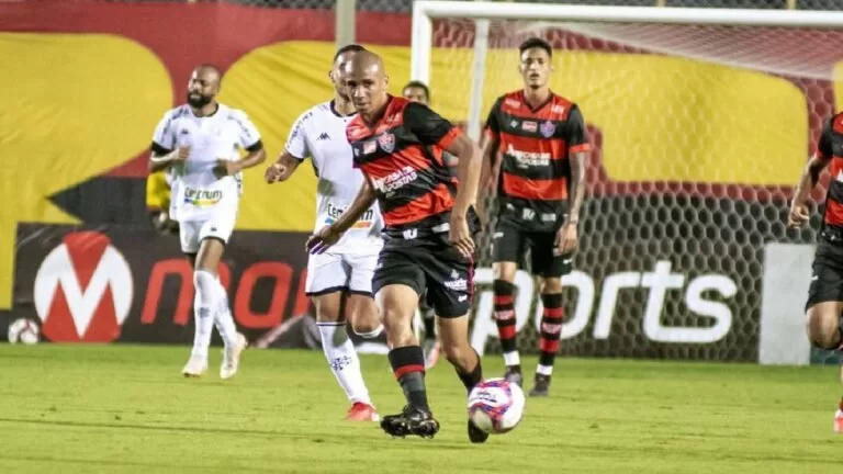 Botafogo empata com Vitória e segue vice-líder da Série B