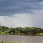 Sábado começa com tempo istável e INMET mantém previsão de temporal em MS