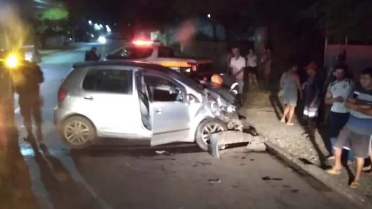 Motorista foge após colidir em carro com gestante de 7 meses em Corumbá