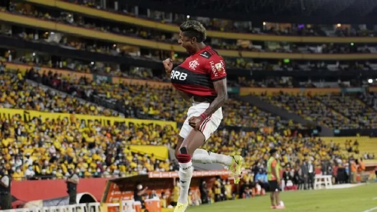 Flamengo vence fora de casa e garante vaga na final da Copa Libertadores