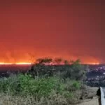 Cinco guarnições combatem incêndio que atinge região do Paraguai Mirim