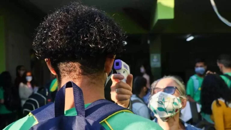 Governo de MS estuda volta às aulas 100% presenciais a partir outubro