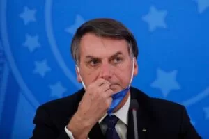 Leia mais sobre o artigo Sem vacina da covid-19, Bolsonaro é barrado de entrar em jogo do Santos