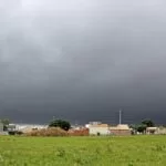 Nova frente fria chega no final de semana com previsão de chuva forte em MS