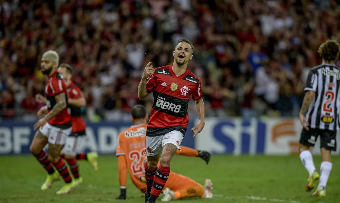 Você está visualizando atualmente Brasileiro: Flamengo vence Atlético e mantém sonho pelo título