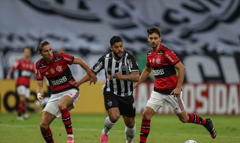 Flamengo recebe Atlético-MG para tentar diminuir distância para liderança