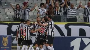 Leia mais sobre o artigo Atlético-MG vence Santos de virada e mantém vantagem no Brasileiro