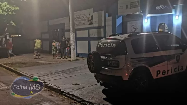 Homem morre em pátio de escola após ser baleado no meio da rua no Dom Bosco