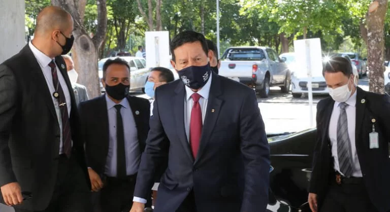“Governo precisa saber administrar lucros da Petrobras”, diz Mourão