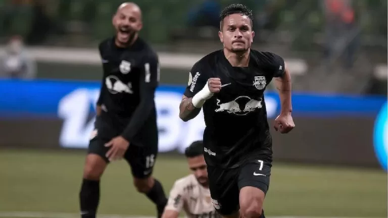 Em casa, Palmeiras sofre revés e perde de 4 para o Bragantino