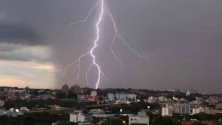 Mato Grosso do Sul registra quase um milhão de raios em dois dias