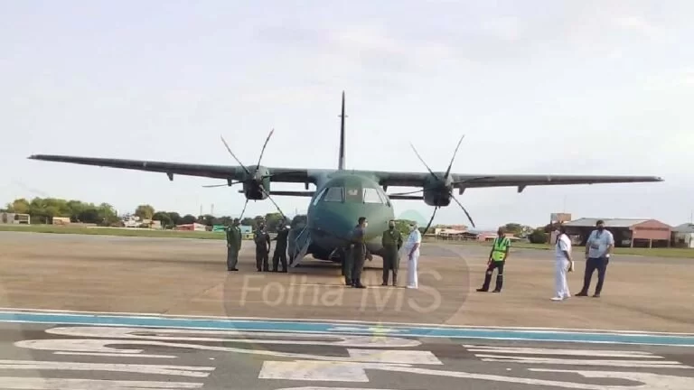 FAB faz traslado dos corpos de turistas que morreram em naufrágio no Pantanal