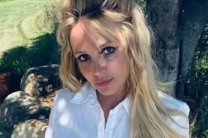 Leia mais sobre o artigo Juíza anula tutela e Britney Spears é oficialmente uma mulher livre