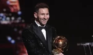 Leia mais sobre o artigo Messi amplia recorde e ganha 7ª Bola de Ouro da carreira