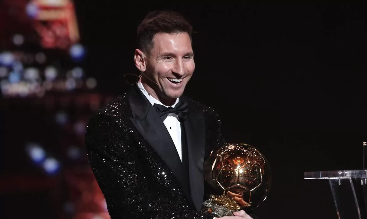 Você está visualizando atualmente Messi amplia recorde e ganha 7ª Bola de Ouro da carreira