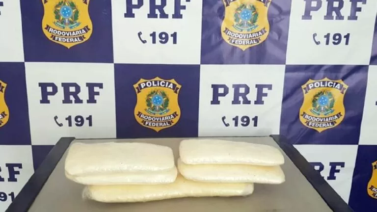 Boliviano é preso pela PRF com 1kg de cocaína presa no corpo