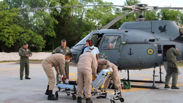 Criança com quadro de vômito há três dias é resgatada pela Marinha no Pantanal