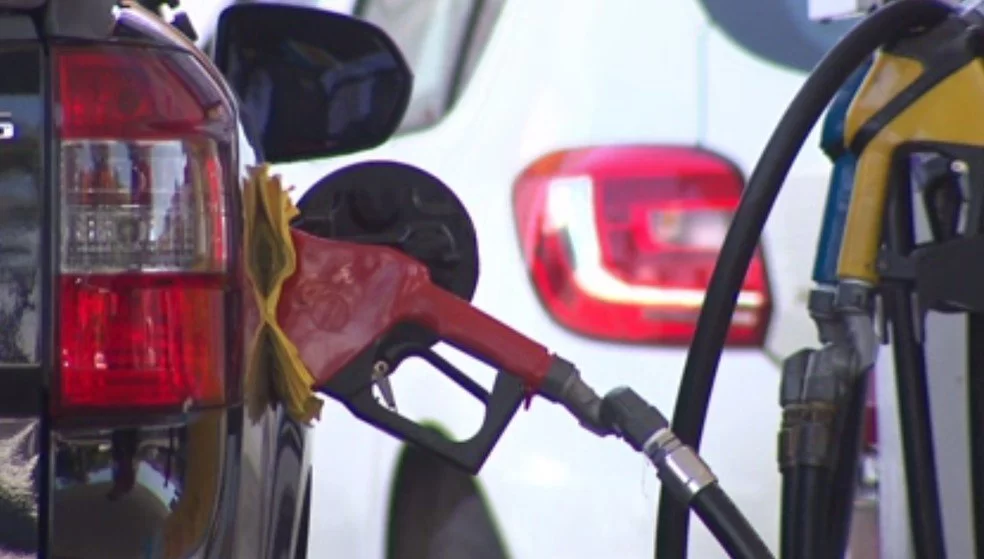 Você está visualizando atualmente Gasolina sobe 2,25% em uma semana e chega a custar quase R$ 8 o litro no Sul