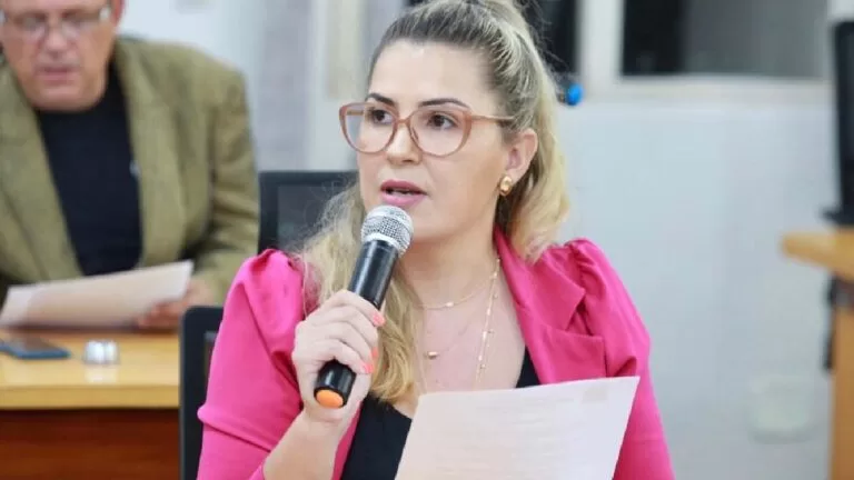 Vereadora cobra informações sobre medidas de combate à pandemia e surto viral em Corumbá