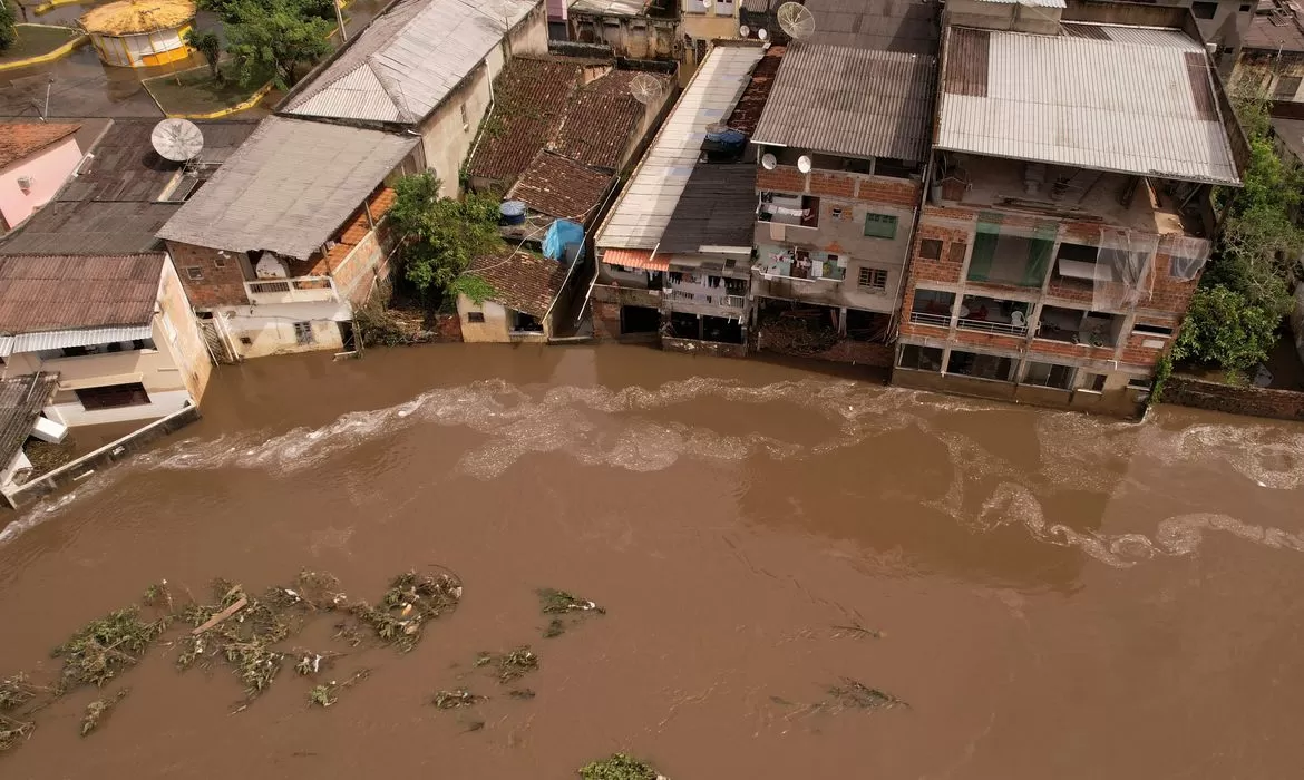 Você está visualizando atualmente “Maior desastre natural da história”, diz governador da Bahia