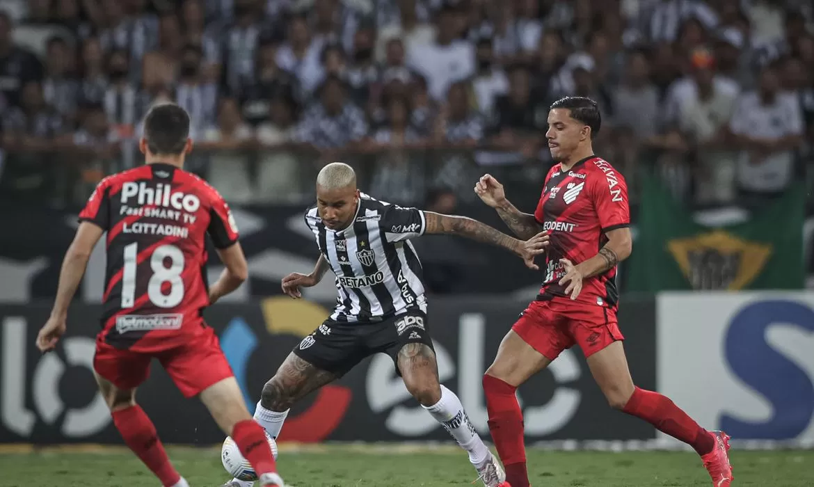 Leia mais sobre o artigo Com larga vantagem, Atlético-MG quer impedir milagre do Athletico-PR