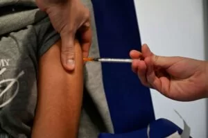 Leia mais sobre o artigo Secretária da Covid contraria Bolsonaro e diz que vacina para criança é segura