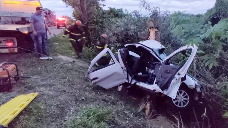 Duas pessoas morrem e outras duas ficam feridas em acidente na BR-262