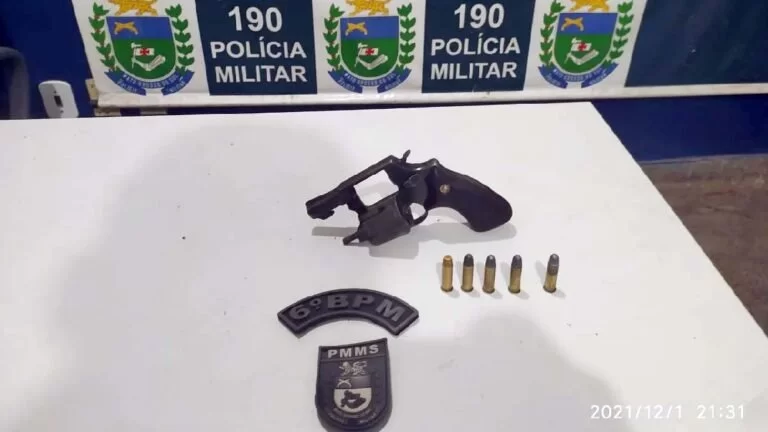 Motociclista é detido ao ser flagrado em posse de arma de fogo no bairro Nova Corumbá
