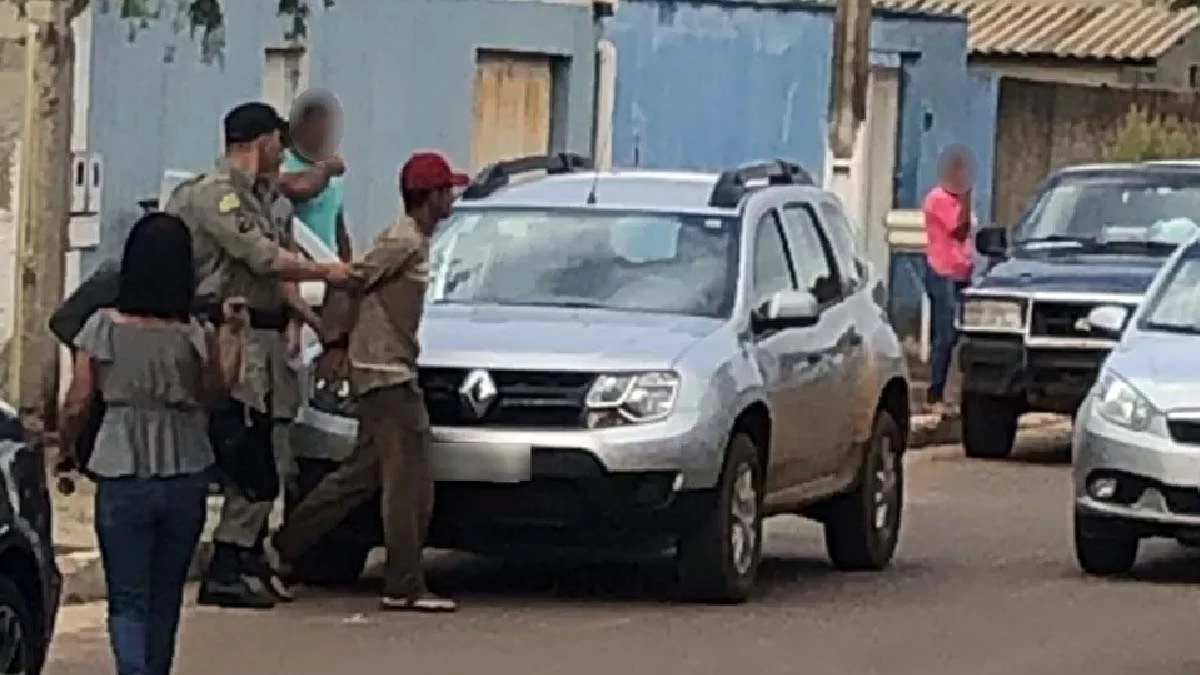 Leia mais sobre o artigo Assassino de grávida, criança e idoso se entrega para a polícia