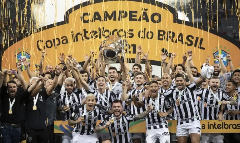 Atlético-MG vence a Copa do Brasil e conclui ano mágico