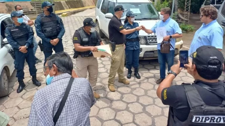 Diprove realiza devolução de veículos recuperados em território boliviano