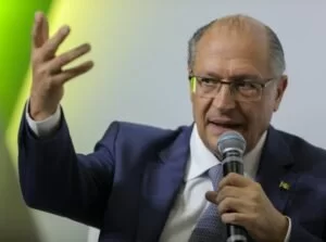 Leia mais sobre o artigo Após 33 anos, Geraldo Alckmin anuncia saída do PSDB: “Tempo de mudança”