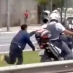 PM é flagrado arrastando homem algemado em moto por avenida de São Paulo |vídeo