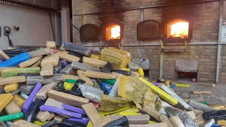 Polícia Civil incinera mais de 13 toneladas de drogas em Amambai